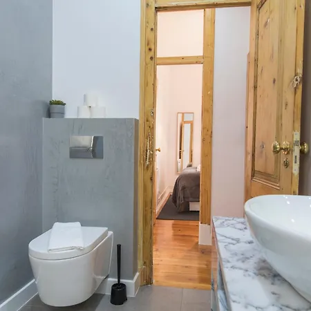 Noble And Luxury House In Apartament