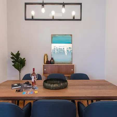 Noble And Luxury House In